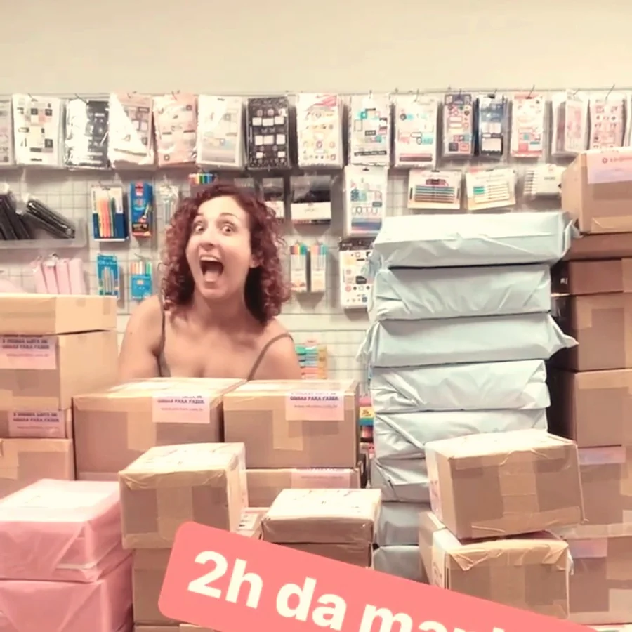 Juliana, da Ok Vibes, no dia a dia da operação